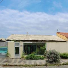 P004 - Casa com 3 dormitórios, churrasqueira e apenas 150m da praia