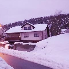 An der grünen Donau - Ferienwohnung, wir bieten keine Parkplätze, Verpflegung oder Tücher an, Parken gegenüber auf der Straßenseite möglich