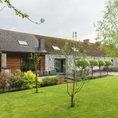 Renovated farmhouse with terrace and garden