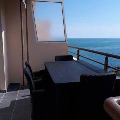 T2 climatisé vue sur mer, WIFI, piscine et parking