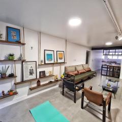 Apartamento Artístico - Garagem - Ar Condicionado - Excelente Localização