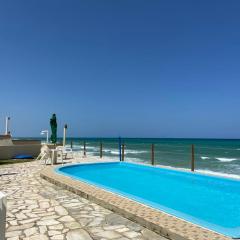 Casa de praia em condomínio à beira mar