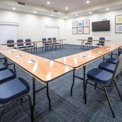 Holiday Inn Express & Suites - Fort Myers Airport by IHG