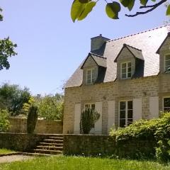 REF 001 - Belle maison avec jardin pour six personnes KERNERS ARZON