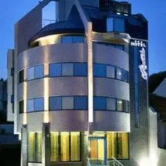 Riverside Family Hotel