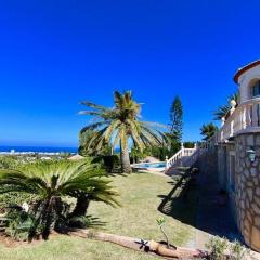 villa Pinosol con vista al mar