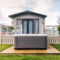 Hidden Jewel Lodge with Hot Tub