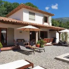 Villa in Bargemon with Pool and Mountain Views