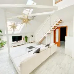 Loft with Rooftop and Free parking in Garage