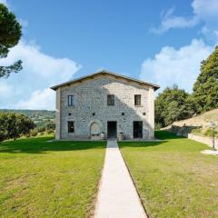 Vintage Villa in Sermugnano with Infinity Pool