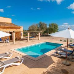 Traditional house Casa Binitaref with pool in Sineu