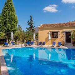 Heliopetra independant studios -village close to beaches -sharing a large pool