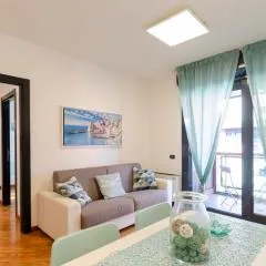 Dock of the Bay Genova, Stylish Apartment in the Heart of Genoa with Air Conditioning, Private free Garage, Harbour View