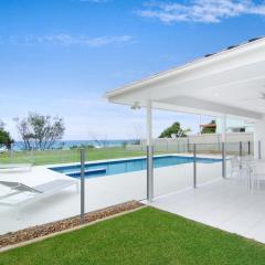 Sentosa on Tugun - Beachfront 5 Bedroom