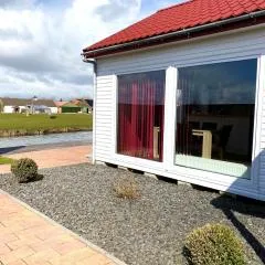 Ferienpark Vislust Modernes Holzhaus am Ijsselmeer mit eigenen Steg
