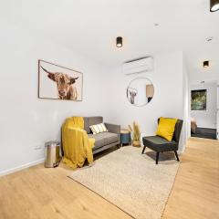 Stylish Brand New Apartment - 7 Minute walk to Town