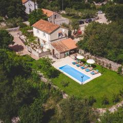 Village Villa „ M „