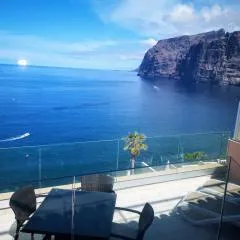 Magnificent Apt. with Sea View, Cliff & Marina