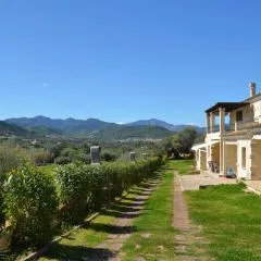 Villetta con giardino in contesto riservato non lontana dal mare BEL01
