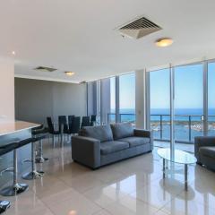 Spacious 3 Bedroom Apartment on the 39th floor with Pool