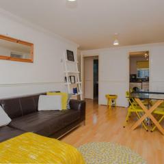 Contemporary 1Bedroom Flat in Camberwell Oval