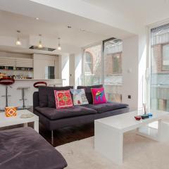 Beautiful Newly Renovated 2 Bed Apartment in Bank