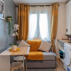 Cosy Home - PantinSmile