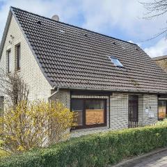 Beautiful Home In Wurster Nordseekste With 5 Bedrooms And Wifi