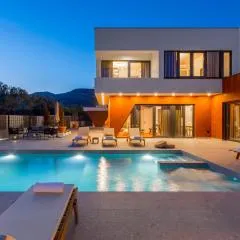 Villa SEVEN HEARTS with heated pool and private basketball playground near Split