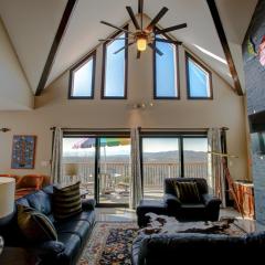 Long View luxury with Terrific views, Hot tub, Relaxing & Secluded in Asheville-Hendersonville