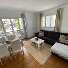 Belle Appartement lumineux avec balcon plein centre .