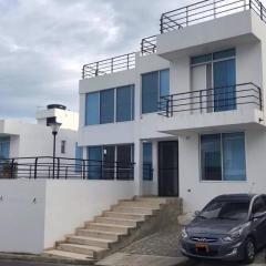 Hermosa Casa en conjunto Girardot- Via el Peñón