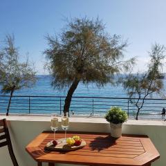 Mori's Beautiful Sea front Apartment - With A.C.