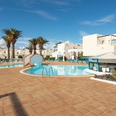 HomeForGuest Apartamento 13 con terraza y piscina en Corralejo