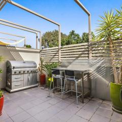 Stunning 2-Bed Unit with BBQ Patio near Dining
