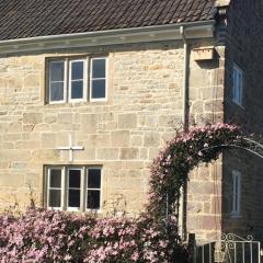 16 Century Farmhouse Cottage, foothills of iconic Glastonbury Tor.