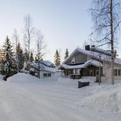 Holiday Home Hallantytär b4 paritalo inc- 2 ski ticke by Interhome