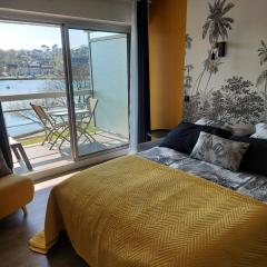 studio exposé plein sud vu sur le port de plaisance