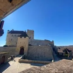 La Croquante face au château