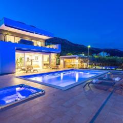 Luxurius Villa Aria with heated 45sqm pool, jacuzzi and seaview