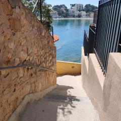 Joli studio les pieds dans l eau avec place de Parking gratuite