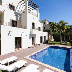 Luxury 4BR Villa - Benahavis Hills & Country Club