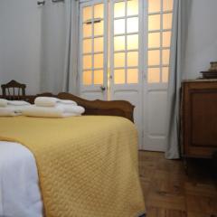 Antique, Amazing double room in Marques de Pombal with shared Bathroom