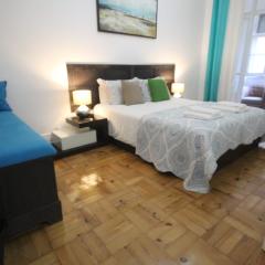 Large double room in Center of Lisbon, Ocean, with shared Bathroom