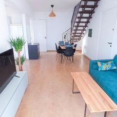 Luxury Maisonette Apartment -SEA VIEW, NETFLIX, GYM- 5 Min from Beach