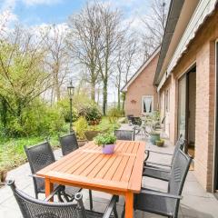 Holiday home near the Efteling with garden