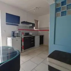 Charmante petite maison dans le Sud, idéal pour un couple ou couple avec 2 enfants