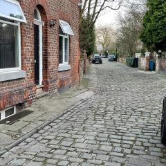 Moon House Central Location