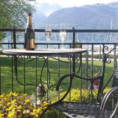 VILLA LAGO foreground - Pet friendly stay- garden-parking-Lake view- Bike friendly holiday house