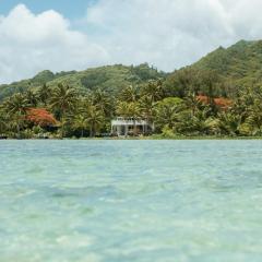 B's Beach House on Muri Lagoon